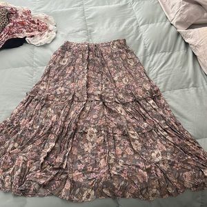 Very modest and elegant skirt. Size Large. Very comfortable